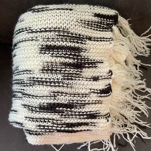 Lularoe black and white mimi